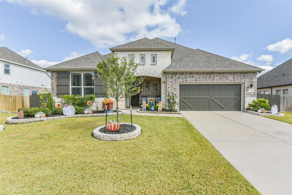 Photo of 13526 Sacred Oaks Drive, Mont Belvieu, TX 77535 (MLS # 23729997)