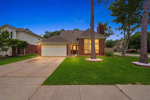 Photo of 1402 Thornwood Lane, Houston, TX 77062 (MLS # 80558038)