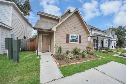 Photo of 16692 E Ivanhoe, Montgomery, TX 77316 (MLS # 78700476)
