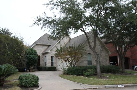 Photo of 1648 Lakeside Enclave Drive, Houston, TX 77077 (MLS # 20372470)