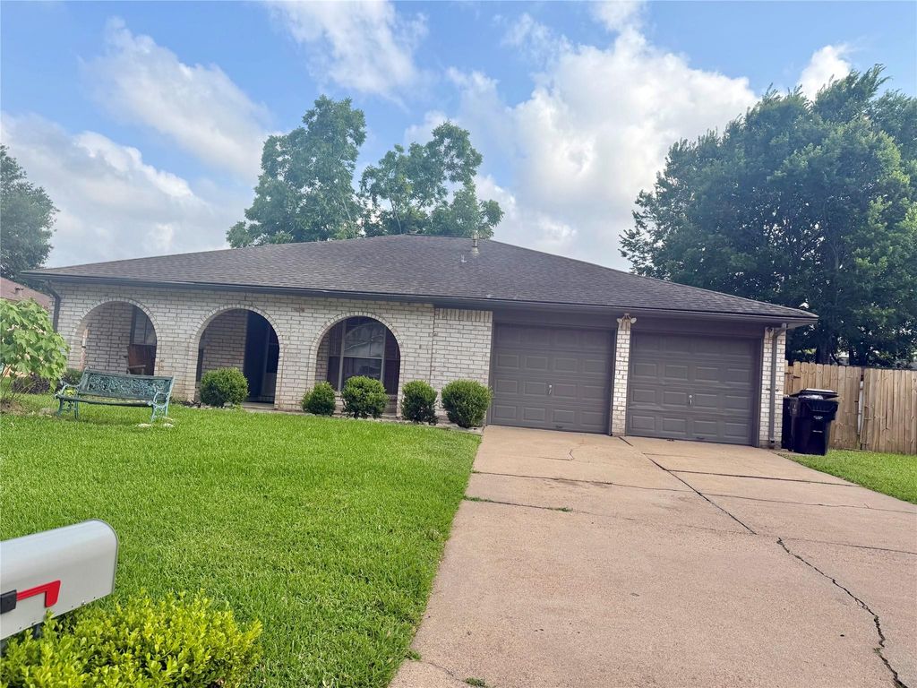 Photo of 5319 Lincoln Town Drive, Katy, TX 77493 (MLS # 93828450)