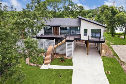 Photo of 407 Brook Hollow Drive, Conroe, TX 77385 (MLS # 76979035)