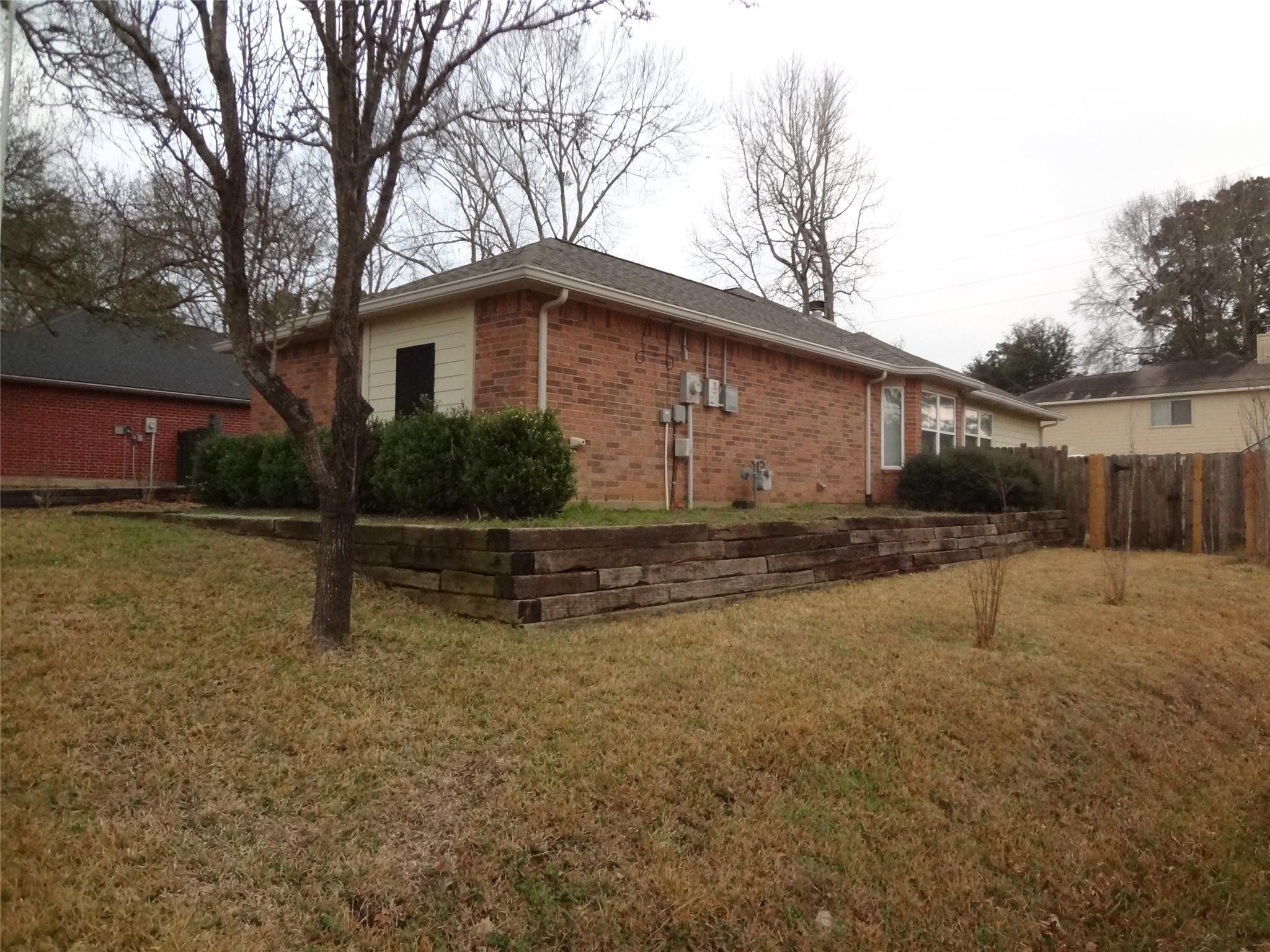 12105 La Salle Crossing