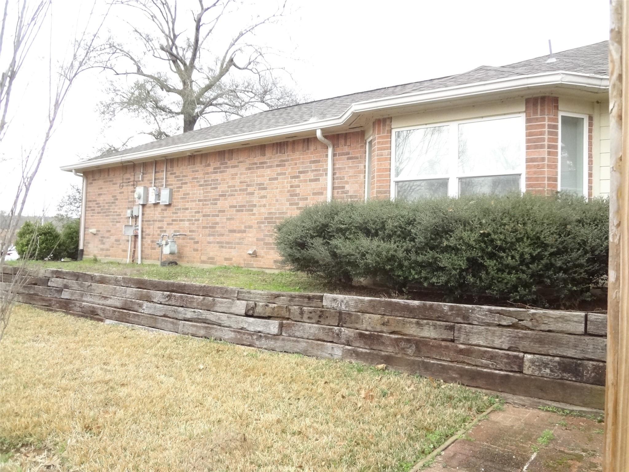 12105 La Salle Crossing