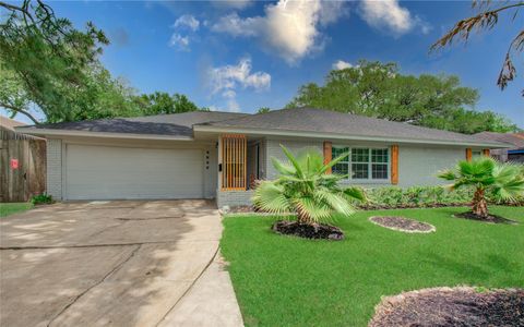 Photo of 4522 Willowbend Boulevard, Houston, TX 77035 (MLS # 87755585)