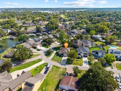 Homes For Sale - 763 & 806 Lake View Drive<br/> Montgomery, TX 77356