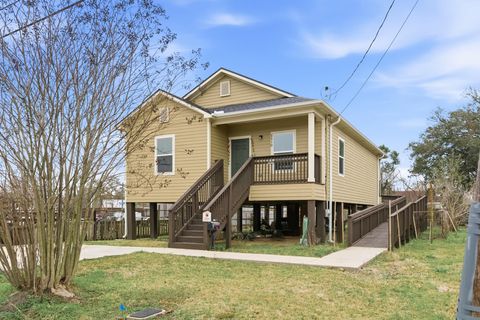 Homes For Sale - 2510 Avenue A<br/> Port Arthur, TX 77642