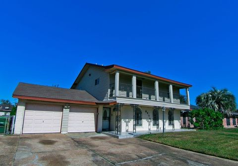 Photo of 8435 Sterlingshire Street, Houston, TX 77078 (MLS # 22542532)