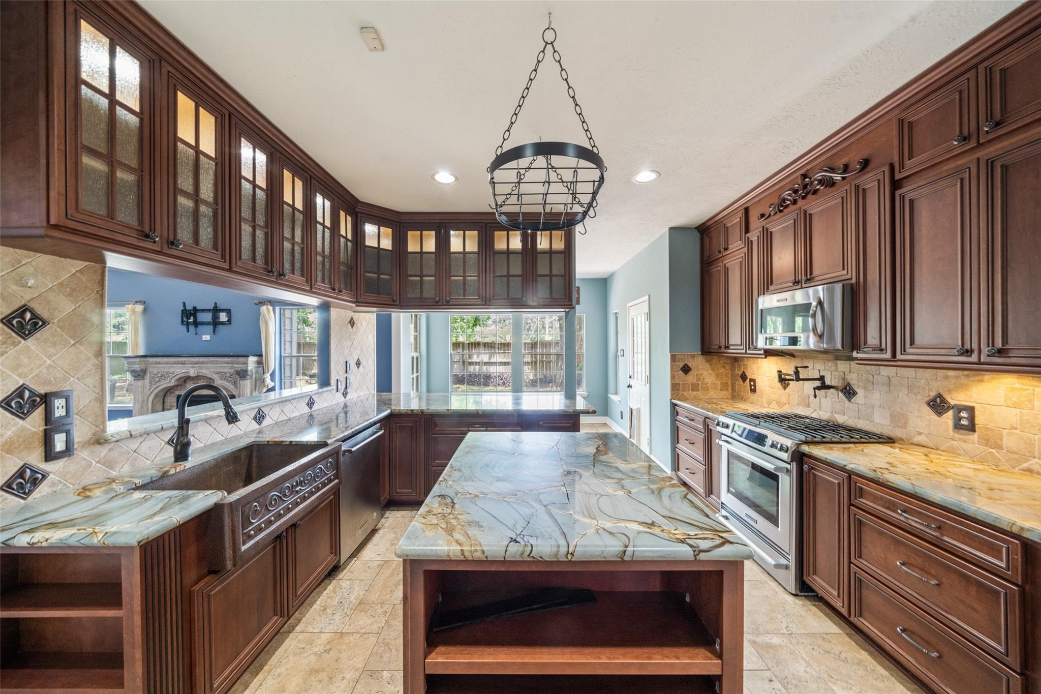 2502 Sea Horse Court