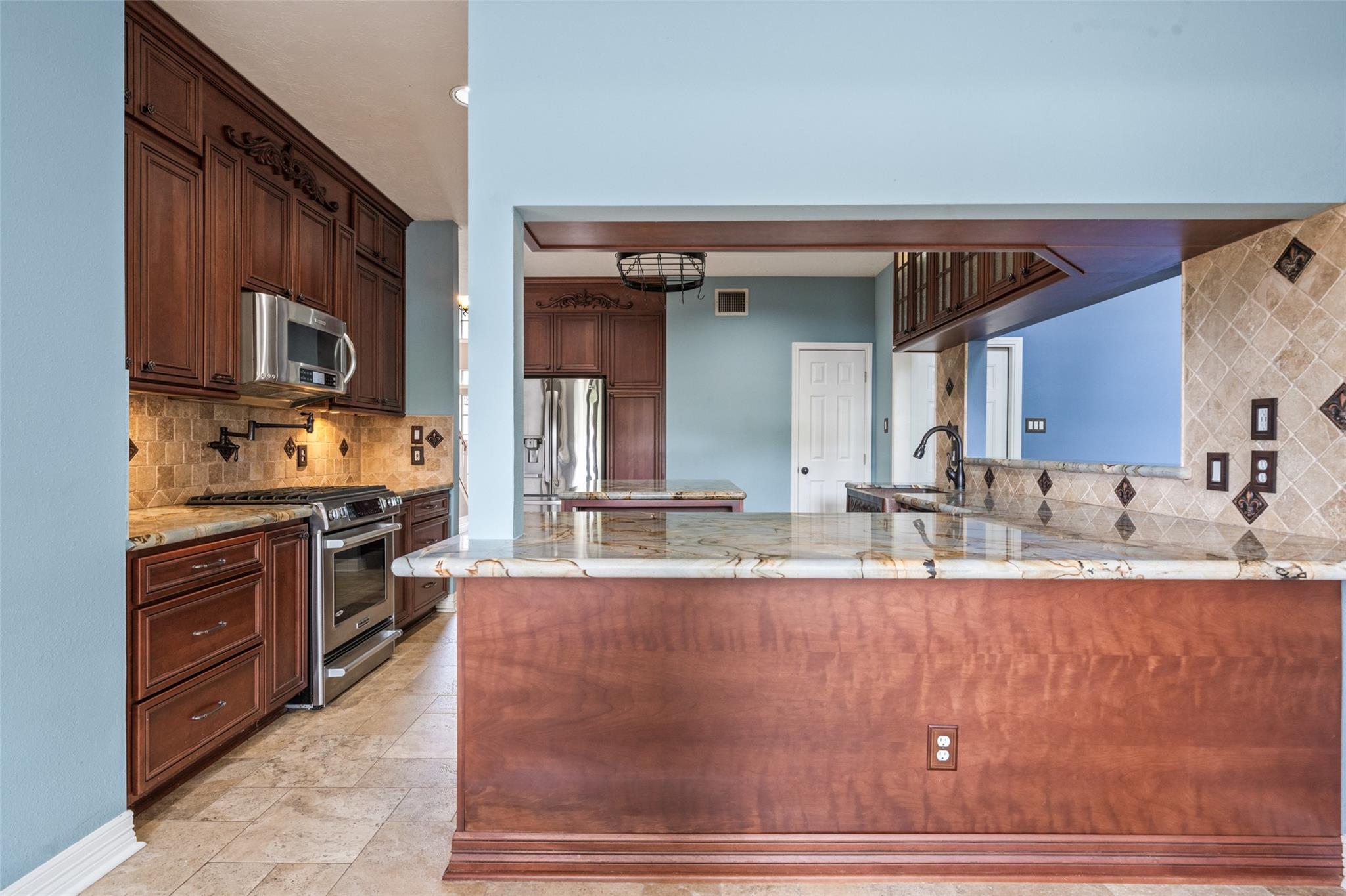 2502 Sea Horse Court