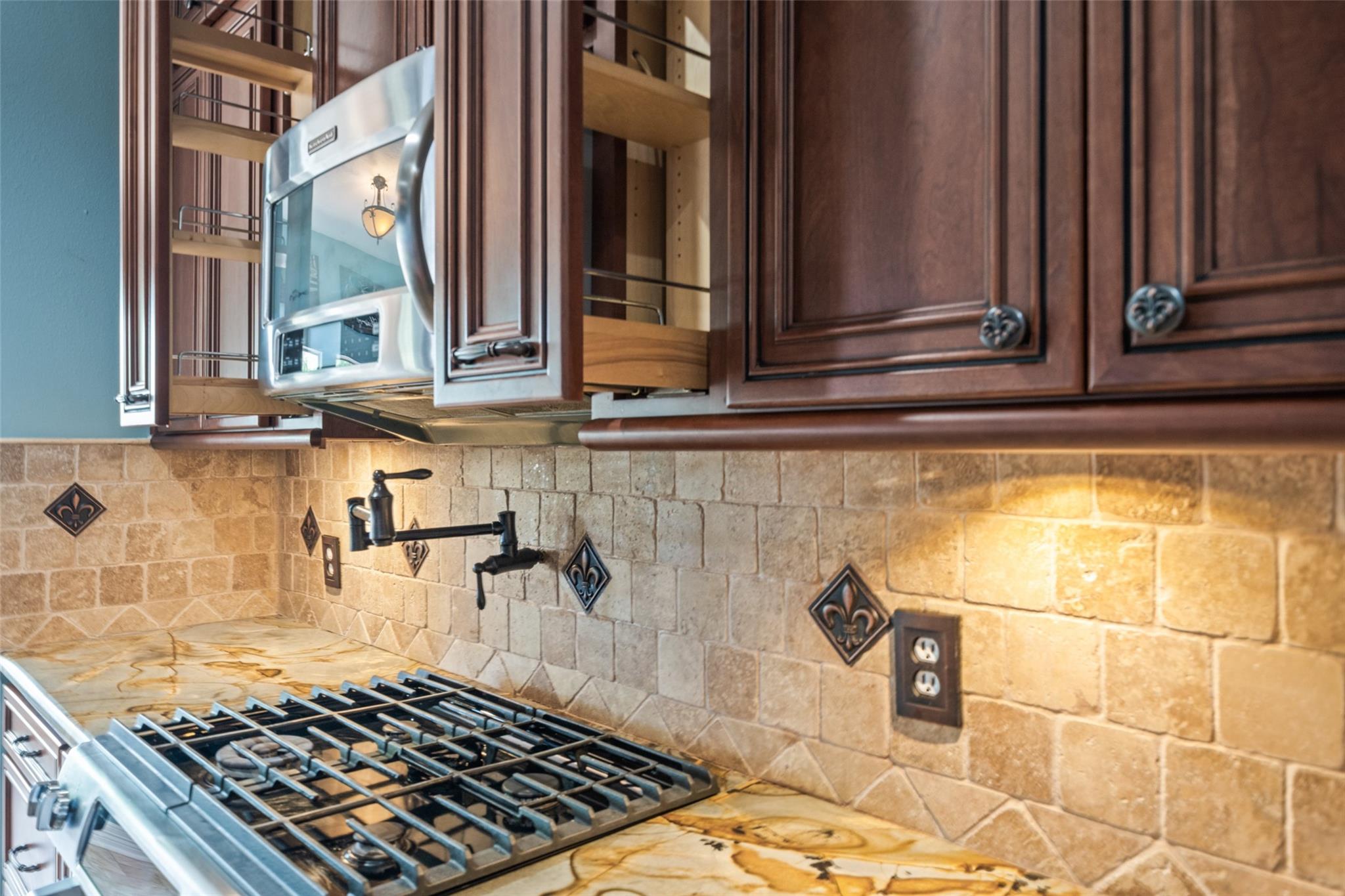 2502 Sea Horse Court