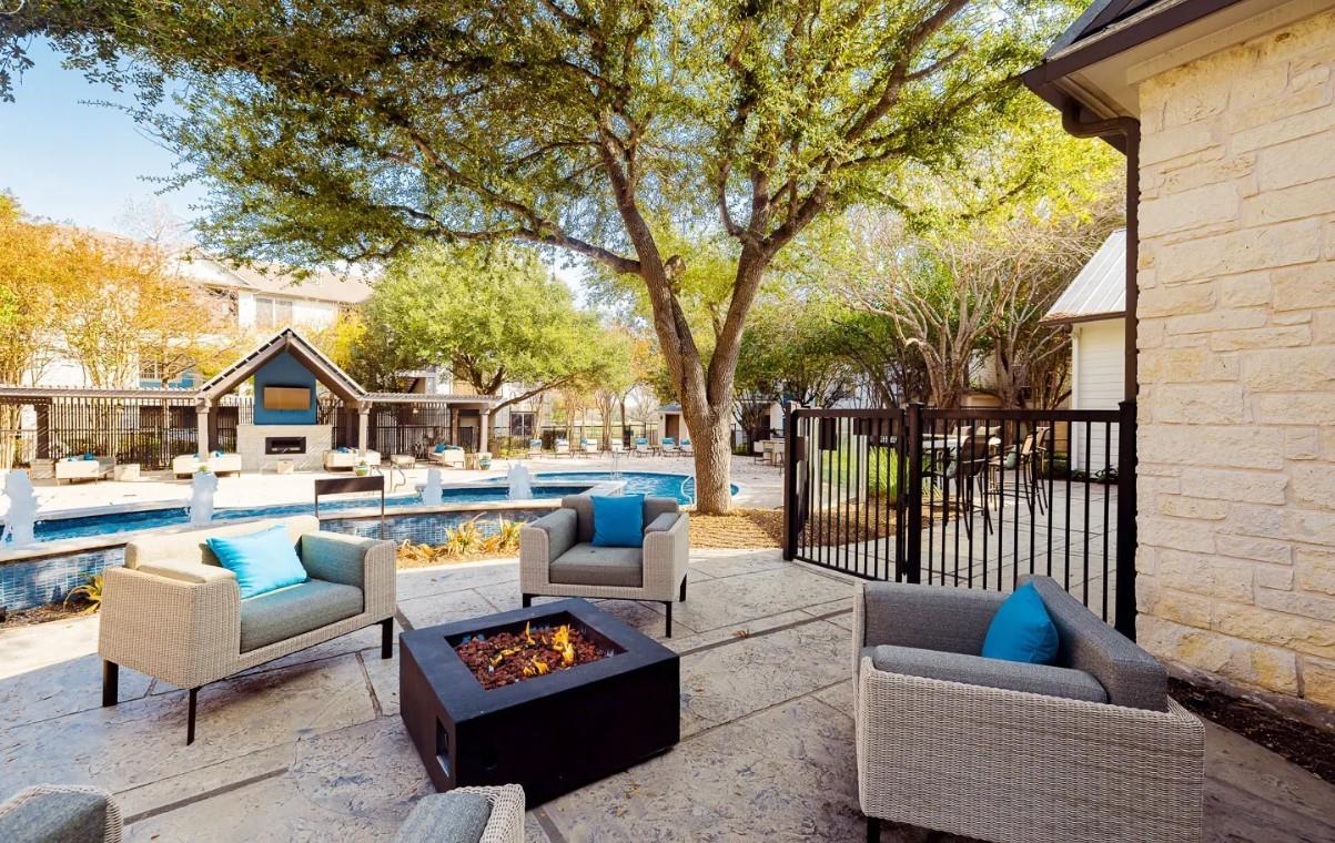 10505 S I-35 Frontage Road 1238