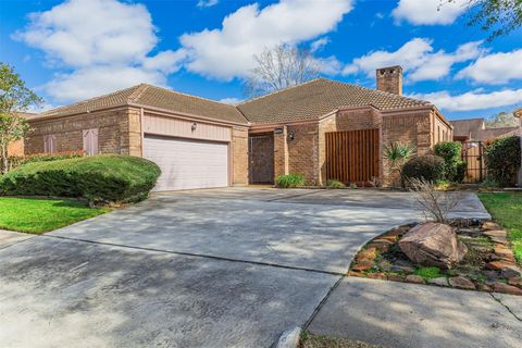 Photo of 1319 Ambergate Drive, Houston, TX 77077 (MLS # 88164265)