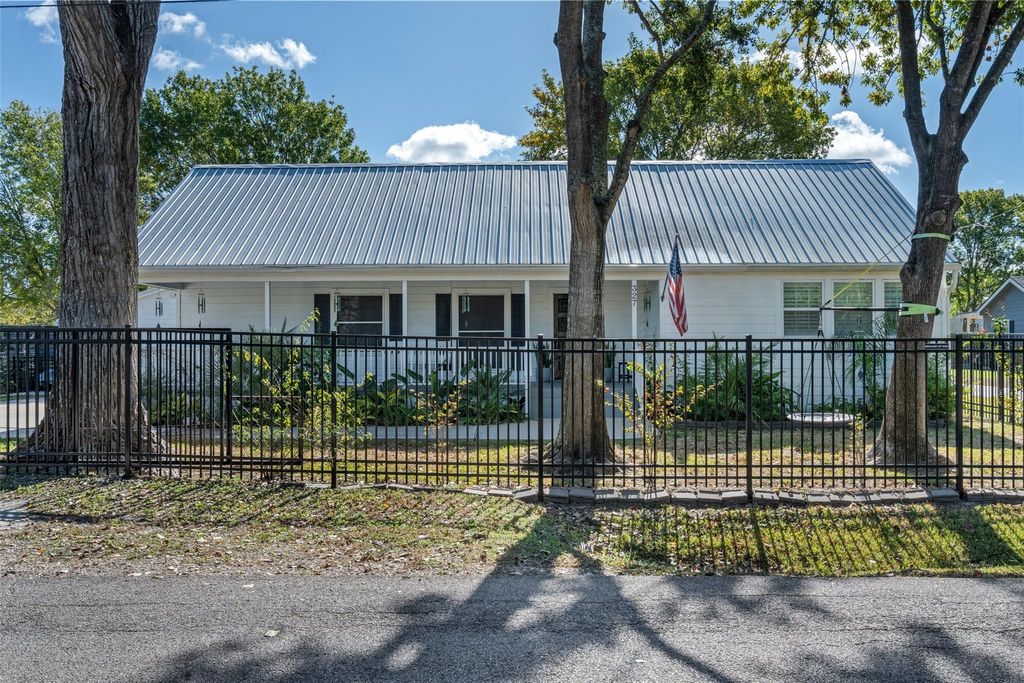 Photo of 327 Middleton Street, Kemah, TX 77518 (MLS # 31731843)