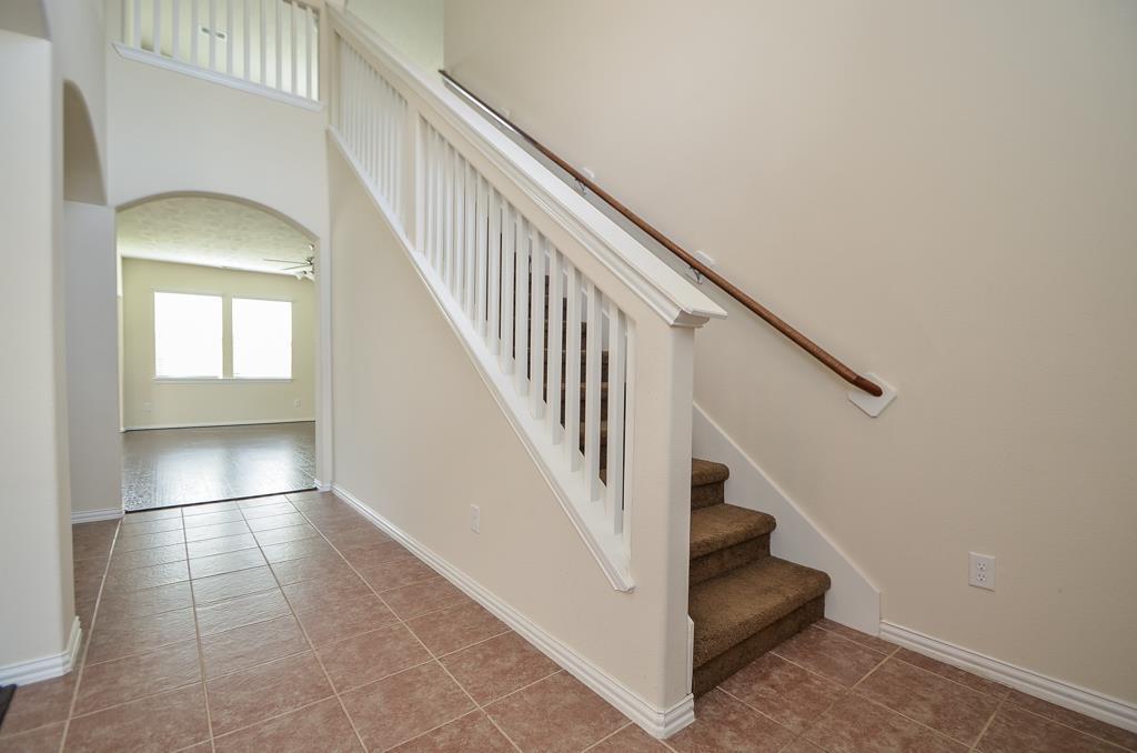 2827 Lakecrest Forest Drive
