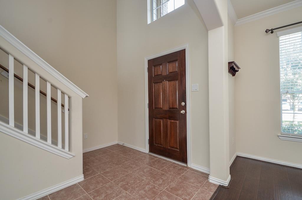 2827 Lakecrest Forest Drive