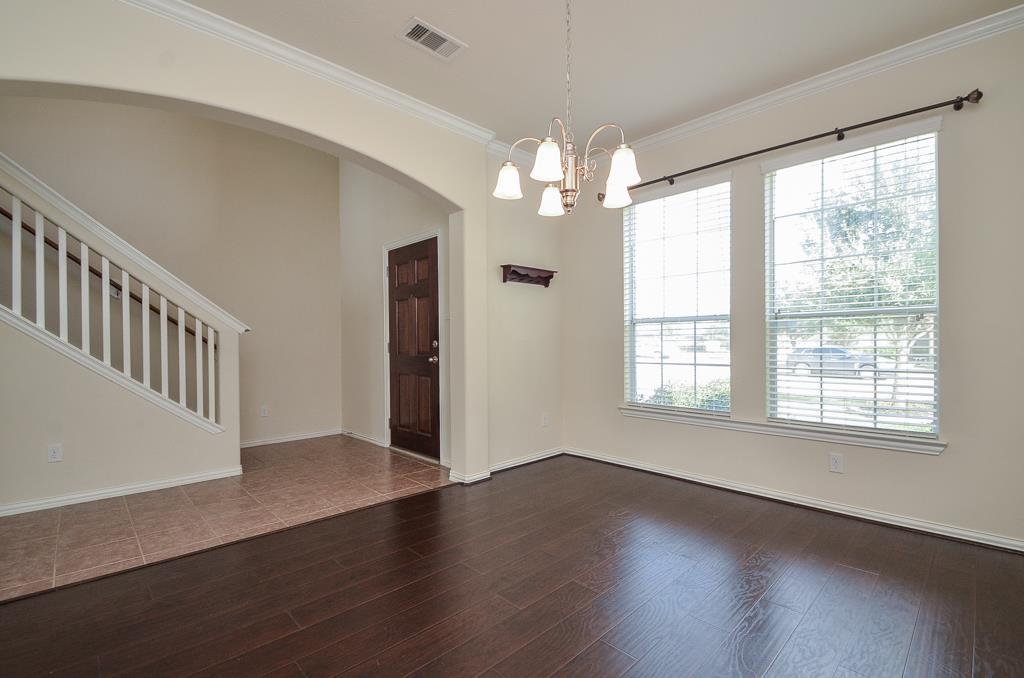 2827 Lakecrest Forest Drive