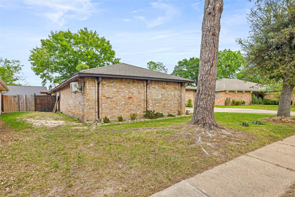 Photo of 19634 Southaven Drive, Houston, TX 77084 (MLS # 66020931)