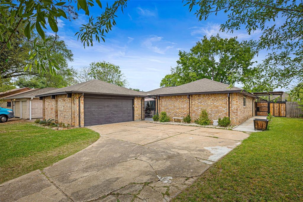 Photo of 19634 Southaven Drive, Houston, TX 77084 (MLS # 66020931)