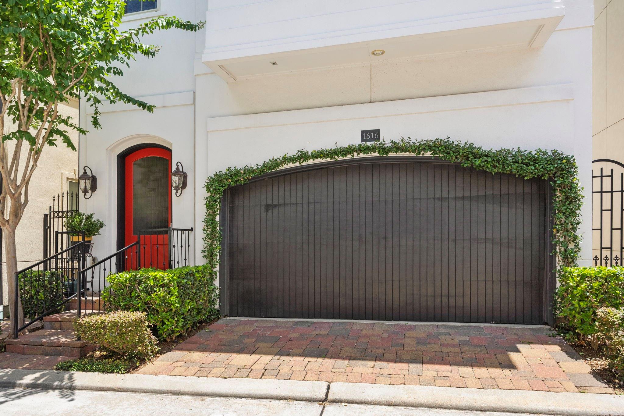 1616 Wrenwood Lakes