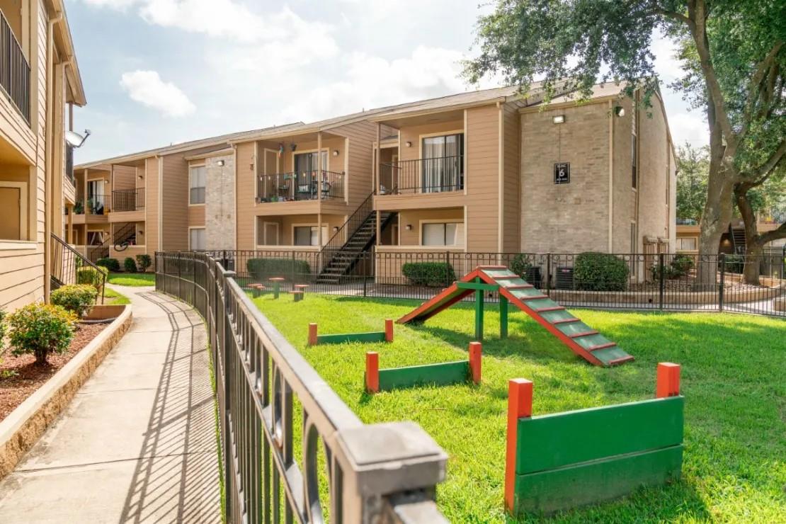 515 S Bender Avenue 1404