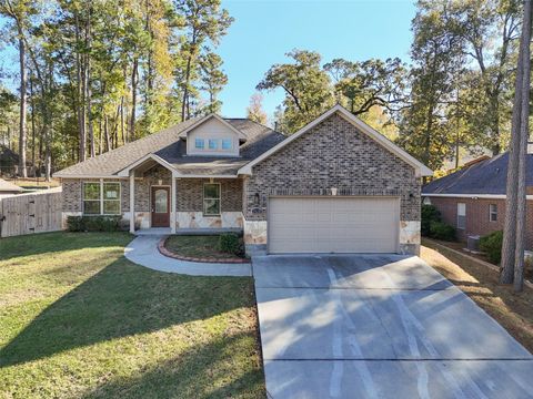 Photo of 2028 E Lake Drive, Huntsville, TX 77340 (MLS # 54513196)