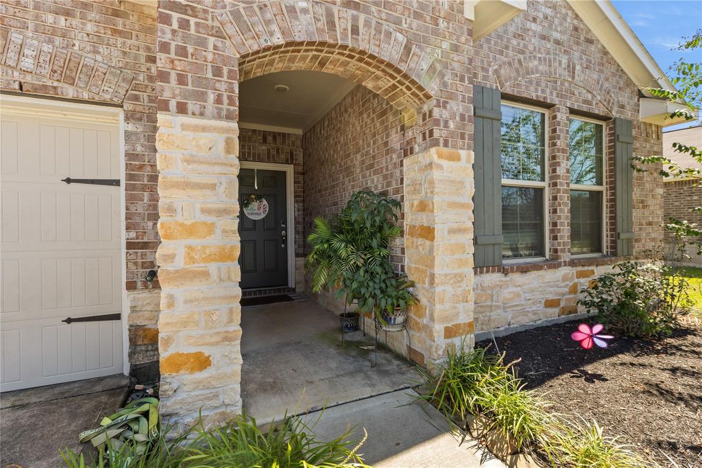 Photo of 24814 Crimson Pine Drive, Huffman, TX 77336 (MLS # 46476910)