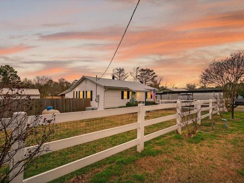 117 Horseshoe Lake Drive W Huntsville TX 77320