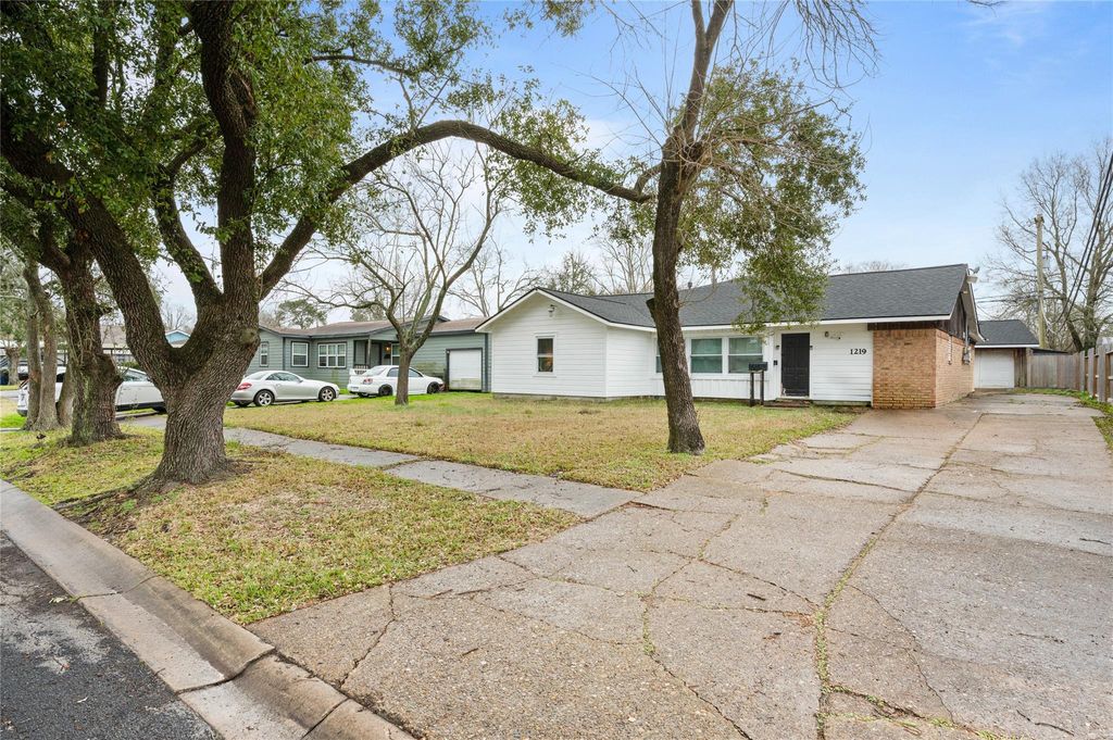 Photo of 1219 Park Lane, Texas City, TX 77590 (MLS # 64757914)