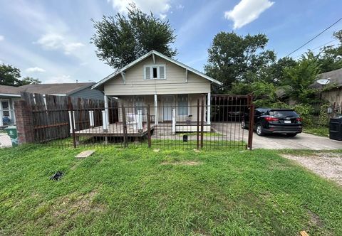 Photo of 7205 Hershe Street, Houston, TX 77020 (MLS # 26245377)