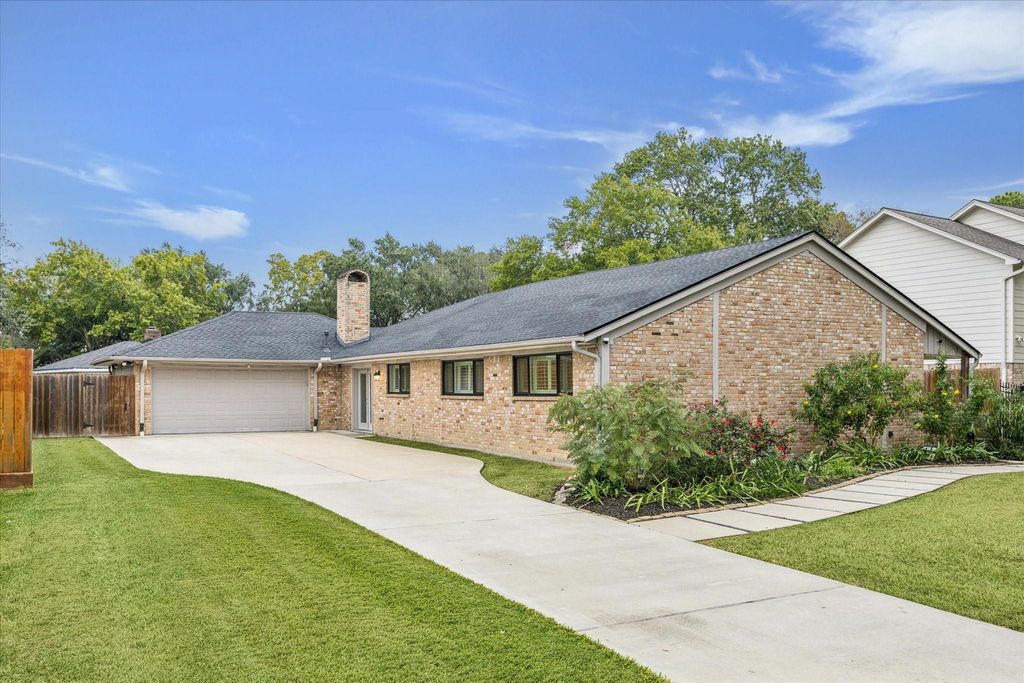 Photo of 10818 Olympia Drive, Houston, TX 77042 (MLS # 45580077)