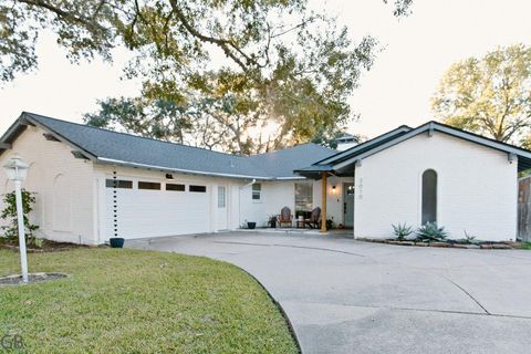 Photo of 3010 Broadmoor Drive, Sugar Land, TX 77478 (MLS # 44195046)