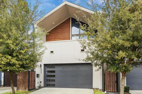 Photo of 823 Aurora Street, Houston, TX 77009 (MLS # 96880682)