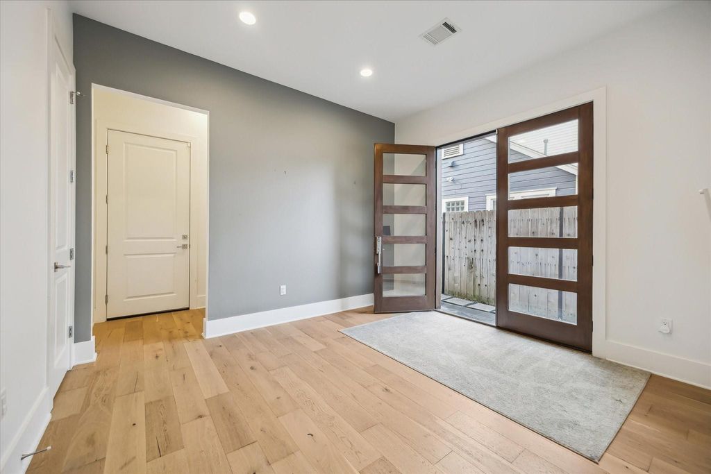 Photo of 823 Aurora Street, Houston, TX 77009 (MLS # 96880682)