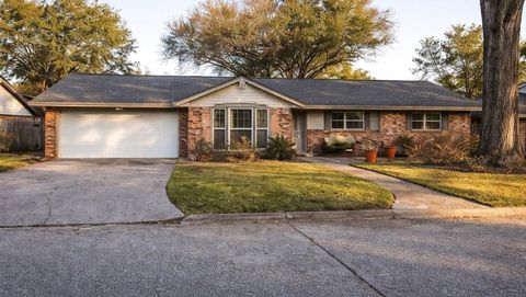Photo of 2303 Belvedere Drive, Baytown, TX 77520 (MLS # 11536353)