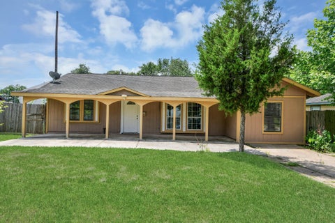 Photo of 12474 Birdie Lane, Houston, TX 77015 (MLS # 84990702)