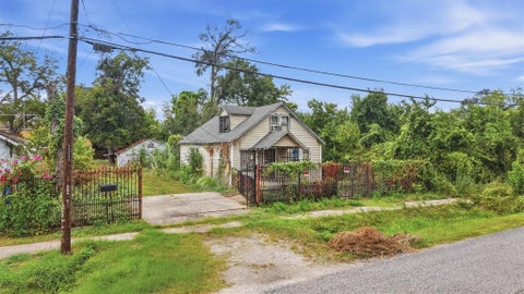 Photo of 7911 Melrose Street, Houston, TX 77022 (MLS # 91871287)