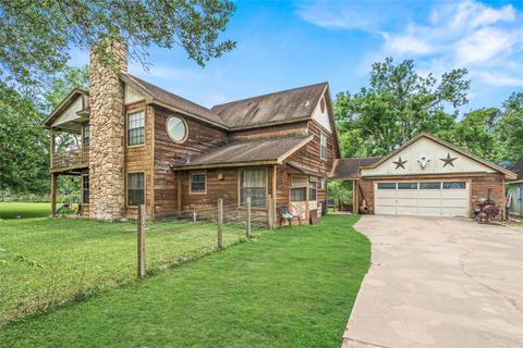 Homes For Sale - 154 Pin Oak Drive<br/> Angleton, TX 77515