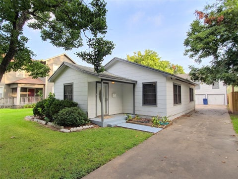 Photo of 128 7th Avenue N, Texas City, TX 77590 (MLS # 86382664)
