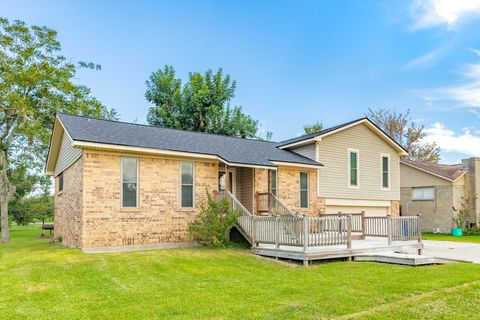 Photo of 212 Briarcreek Street, Richwood, TX 77531 (MLS # 31184146)