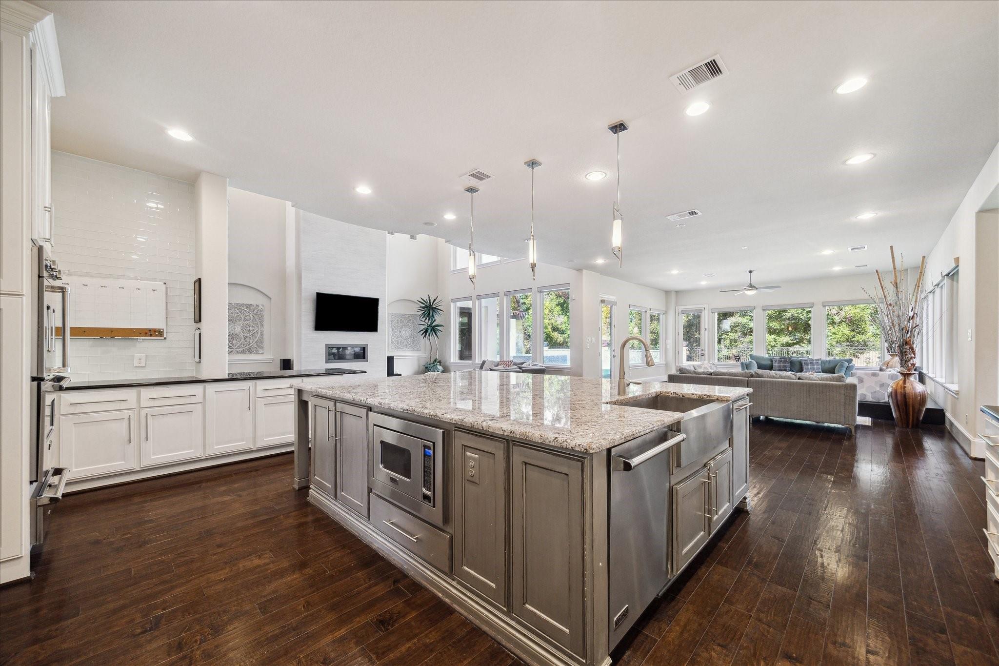 Sugar Land, Texas, 77479, United States, 5 Bedrooms Bedrooms, ,6 BathroomsBathrooms,Residential,Active,2032429