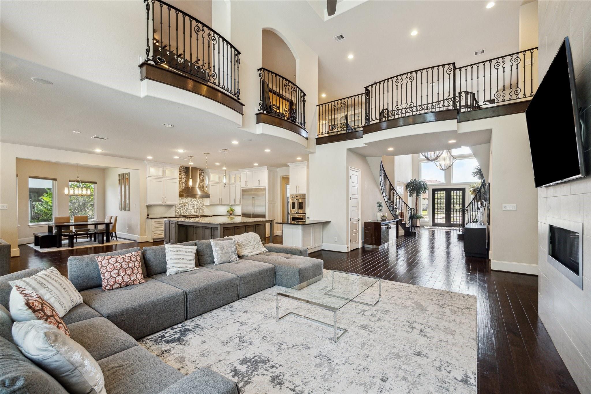 Sugar Land, Texas, 77479, United States, 5 Bedrooms Bedrooms, ,6 BathroomsBathrooms,Residential,Active,2032429