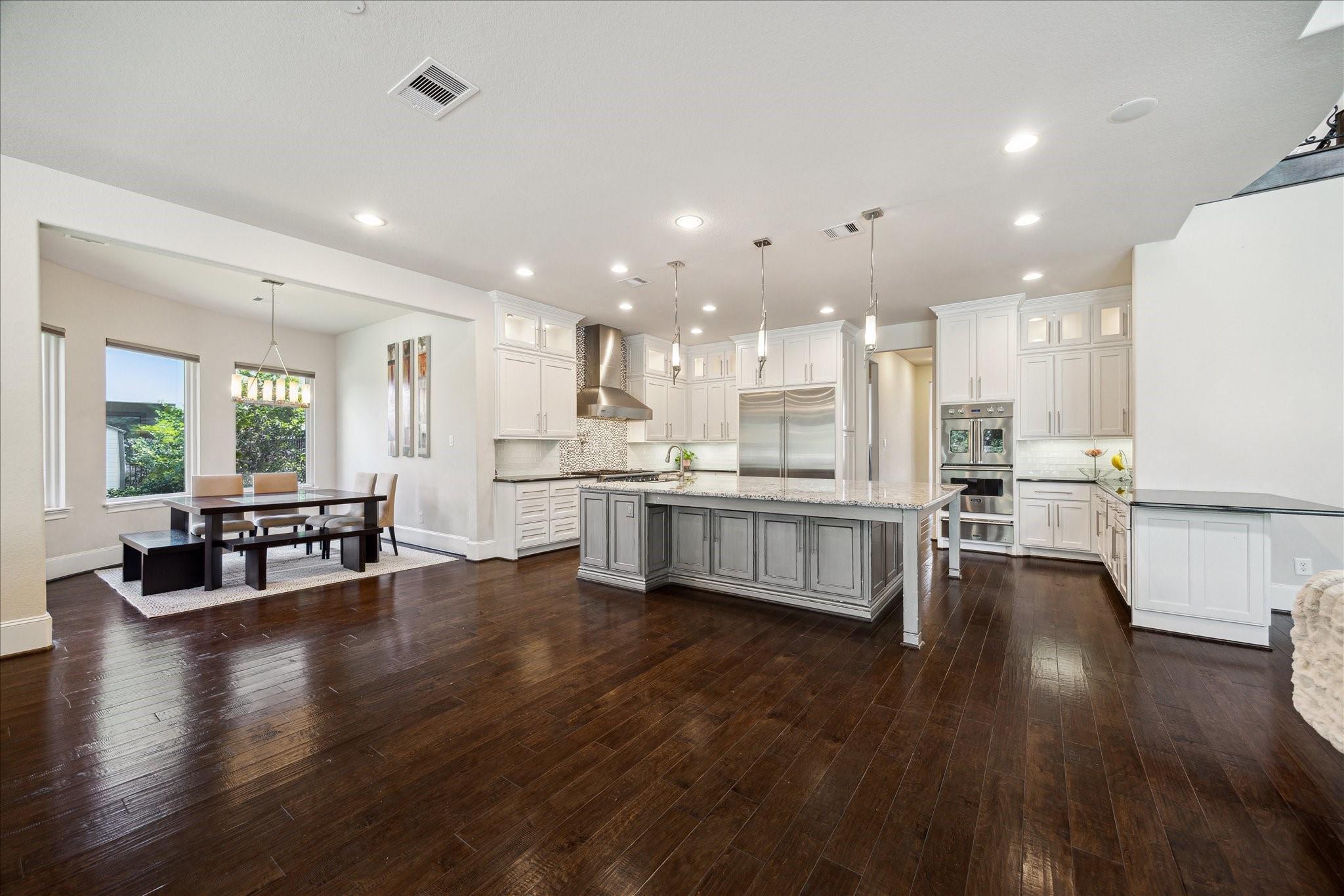 Sugar Land, Texas, 77479, United States, 5 Bedrooms Bedrooms, ,6 BathroomsBathrooms,Residential,Active,2032429