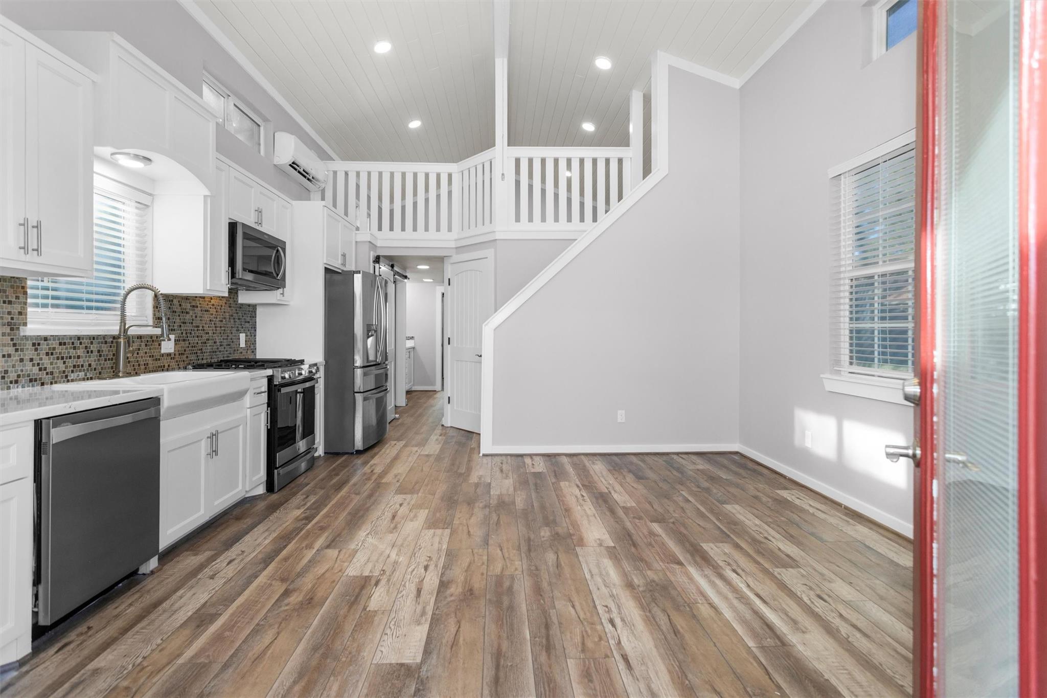 12922 Longstreet Dr Road 711