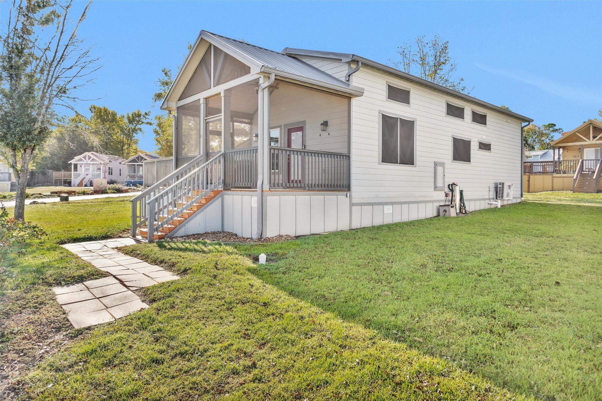 12922 Longstreet Dr Road 711