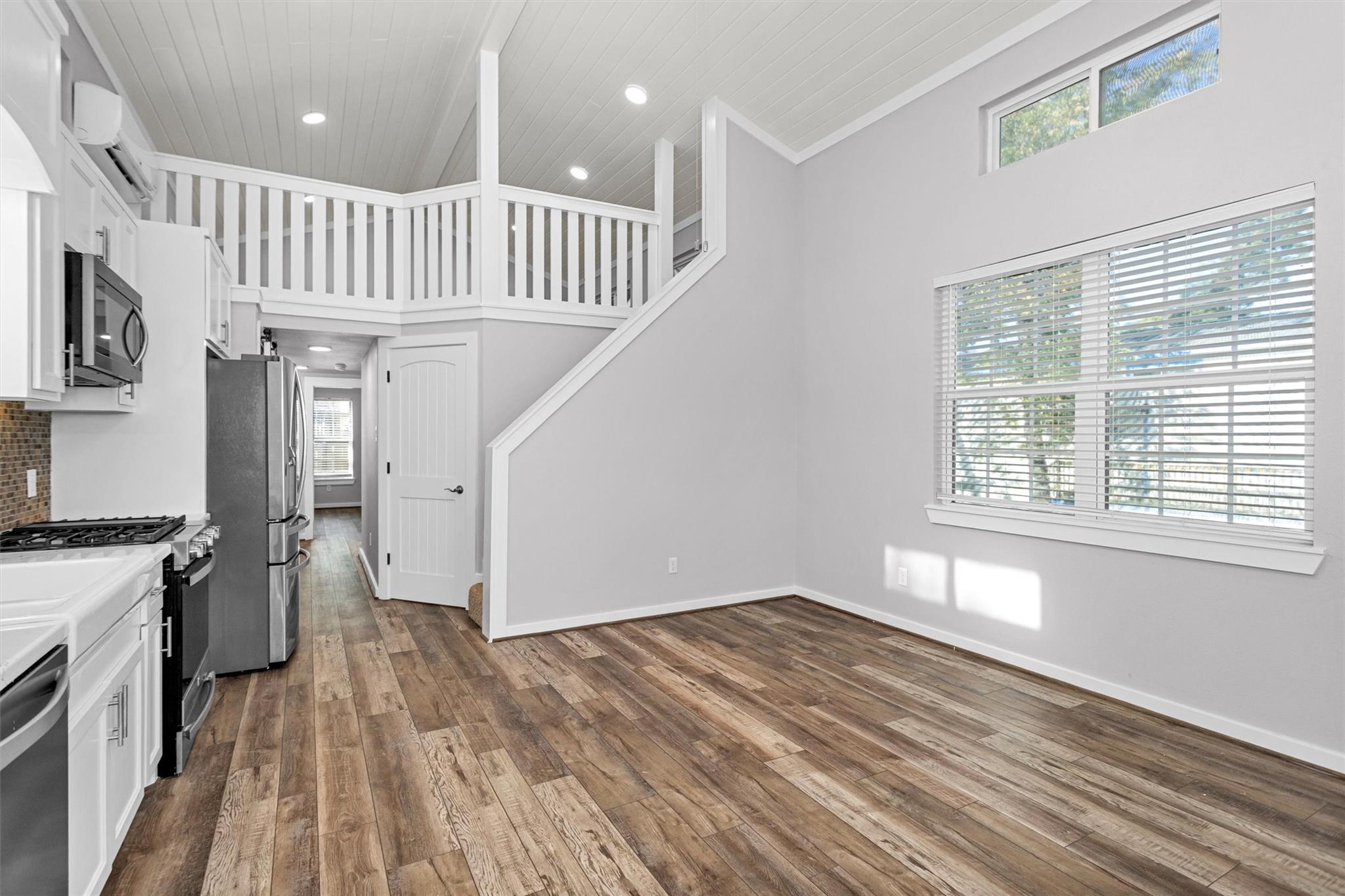 12922 Longstreet Dr Road 711