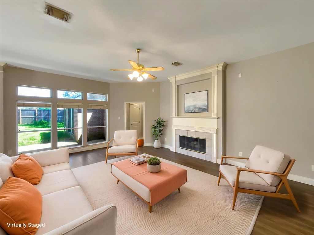 Photo of 109 Smokey Lake Lane, Dickinson, TX 77539 (MLS # 94507377)