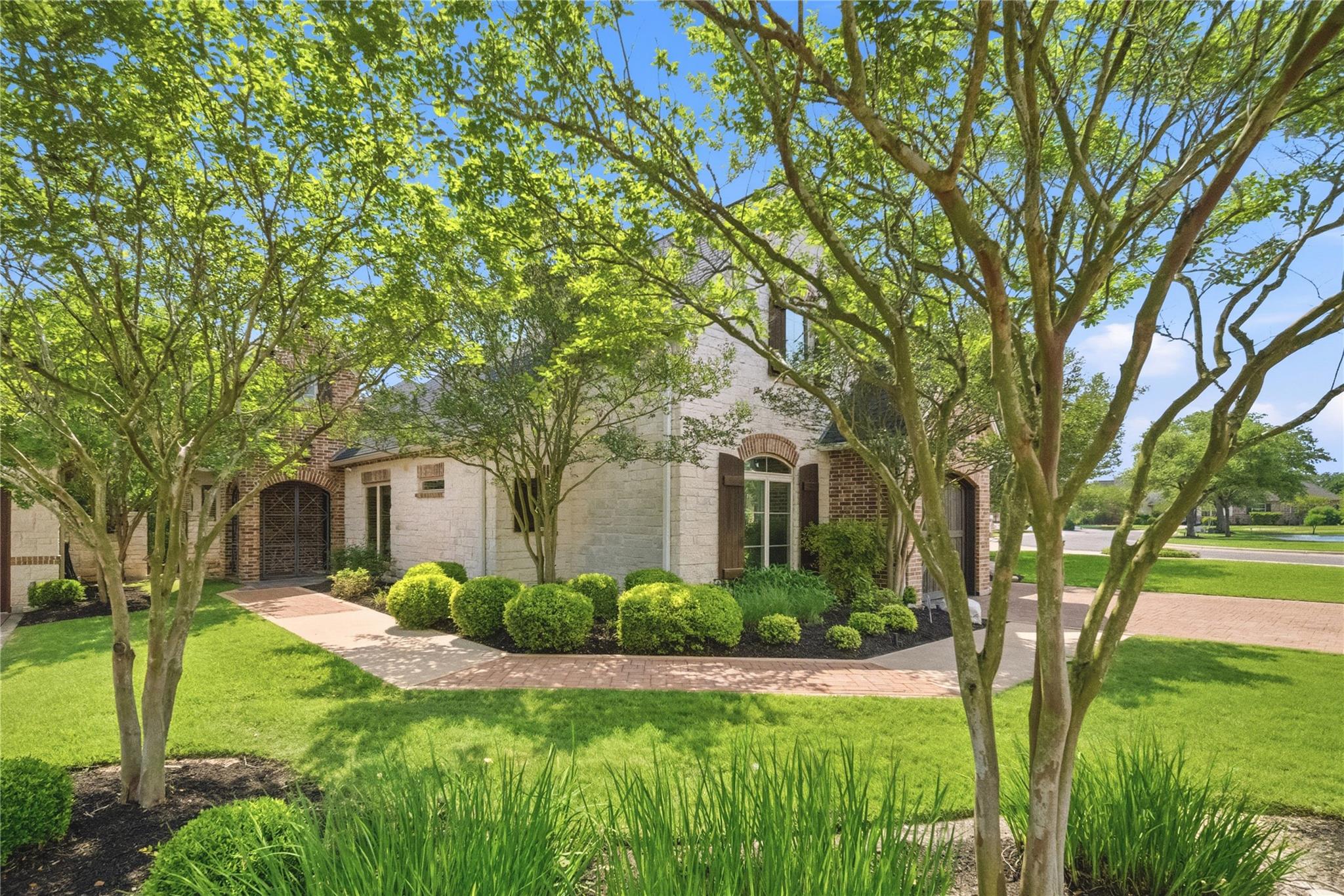 2307 Scotney Court