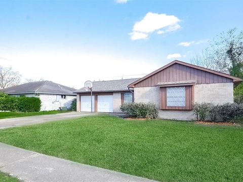 Photo of 10119 Leawood BLVD, Houston, TX 77099 (MLS # 59528613)