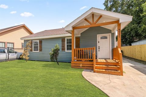 Photo of 5227 Lawndale Street, Houston, TX 77023 (MLS # 79156809)